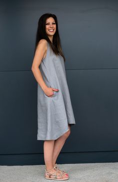 Light and cool gray linen dress knee-length, sleeveless, V-neckline and side pockets. this handmade dress features a loose fit, asymmetrical hem and a casual A line. ● The model is 5'10″ (178cm) tall ● The model is a M ➤ Material Linen When washing, colour remains the same brightness. WE DO CUSTOM FITTING Every client for us is special. Send us your specific preferences if needed. No extra cost. Mind that in case of any special fitting, the delivery time may be extended. ➤ Delivery Your item is Casual Asymmetrical Linen Dress, Relaxed Fit A-line Linen Dress, Unlined A-line Linen Dress, Casual Sleeveless A-line Linen Dress, Japanese Kimono Dress, Dress Asymmetrical, Japanese Dress, Handmade Dress, Linen Maxi Dress