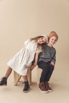 Kids Studio Photoshoot Ideas, Kid Photoshoot Poses, Winter Outfits Fashion, Winter Outfits Aesthetic, Kids Studio, Stylish Kids Outfits, Kid Fashion, Children Fashion, Fashion Photography Inspiration