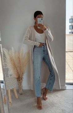 blend cardigan longline khaki cardigan sweater over jeans outfit spring longline oversized cardigan jacket on sale #onsale #longline #longsweater #longcardigan #cardigans #cardi #sweater Chique Outfit, Fest Outfits, Chique Outfits, Mode Boho, Trendy Fall Outfits, Outfit Trends, Mode Inspo, A Mirror