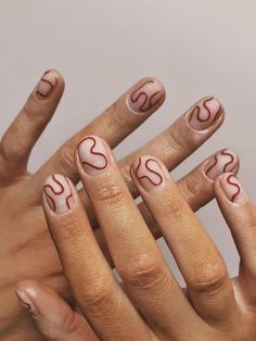 short nails with brown squiggles Brown Nail Designs, Brown Nail, Brown Nails Design, Minimal Nails Art, Short Gel Nails, Edgy Nails, Minimal Nails, Neutral Nails