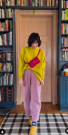 Funky Fresh Aesthetic, Mid Size Eclectic Fashion, Bold Pattern Outfit, Colorful Comfy Outfits, Artistic Style Clothing, Queer Fall Fashion, Funky Fall Outfits, Colorful Alternative Fashion, Gen Z Office Outfit