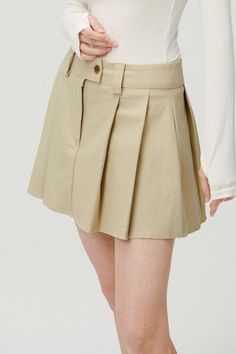 Front button and zip fly closure Kick pleats skort Short length 98% Cotton 2% Span Professional Clean Only / Do Not Tumble Dry XS/S: Waist: 35cm (13.8in) / Hip: 45cm (17.7in) / Hem: 56.5cm (22.2in) / Length: 35cm (13.8in) / Model's height is 7′ 5″ (170cm) Bust 32.5in Waist 23.5in Hip 34in and wearing XS/S Made in Korea 사이즈 정보Size information (단위:cm)(Unit : inch) SXS/S 사이즈 정보 Size information 허리Waist 3513.8 엉덩이Hip 4517.7 밑단Hem 56.522.2 총장Length 3513.8 MS/M 사이즈 정보 Size information - 위의 실측사이즈는 '단면의 길이'입니다. 참고해 주세요.- 사이즈는 측정방법에 따라 1~3cm 정도 오차가 있을 수 있습니다.- 제품색상은 사용자의 모니터의 해상도에 따라 실제 색상과 다소 차이가 있을 수 있습니다. - The above measurement size is'length of section'. please note.- Depending on the measurement method, there may be an error of 0.5~1inch.- The product color may differ slightly from the actual Pleated Short Skort For Work, Beige Pleated Short Bottoms, Beige Pleated Short Length Bottoms, Chic Pleated Beige Shorts, Chic Beige Pleated Shorts, Workwear Skort With Button Closure And Short Length, Beige Pleated Shorts, Workwear Skort With Button Closure, Spring Skort With Button Closure And Short Length