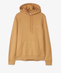 Founded in 2002 in Paris, MAISON KITSUNÉ is known for its unique blend of Parisian and Japanese fashion influences. Their Chillax Patch Hoodie in Marrón exemplifies the brand's casual yet sophisticated style for Fall/Winter 2024. Perfect for chilly days, this hoodie features a cozy hood and a stylish patch detail. Whether you're lounging at home or out running errands, this hoodie will keep you looking effortlessly cool. Stay stylish this season with MAISON KITSUNÉ and shop now on SVD. Patch Hoodie, Patagonia Down Sweater, Baggy Shorts, Fall Winter 2024, Embroidered Sweater, Bank Card, Knitted Tshirt, Winter 2024, Japanese Fashion