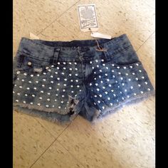 Studded Shorts Denim Shorts Outfit, Studded Shorts, Fashion Network, 7 Jeans, Jeans Rock, Short Outfits, Latest Fashion Trends, Double Breasted, Denim Jeans