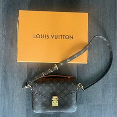 Great Condition Color: Monogram Was On A Wait List For Over A Year For This Baby! Ready For A New Home Louis Vuitton Pochette Metis, Louis Vuitton Pochette, Louis Vuitton Bag, Bag Lady, Louis Vuitton, Monogram, Color