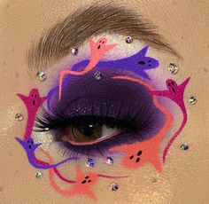 eye makeup😍 Crazy Eye Makeup Ideas, Trippy Eye Makeup, Face Paint Makeup Looks, Spooky Eye Makeup, Liner Ideas, Halloween Eyeshadow, Holiday Eye Makeup, Crazy Eye Makeup, Holloween Makeup