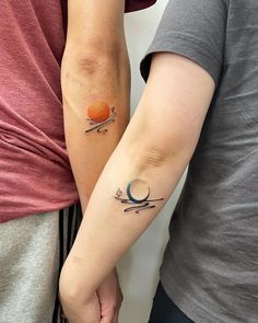 Get the Latest and trending different types of Couple tattoo design ideas here!!! Cute, Bold, Sexy Couple Tattoo Ideas. Couple Ring Finger Tattoos, Soulmate Tattoo, Couples Zodiac Tattoos, Unique Infinity Tattoo, Pair Tattoos, Couple Tattoo Ideas, Infinity Couple Tattoos, Finger Tattoos For Couples, Partner Tattoos