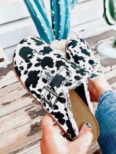 Cow Print Shoes, Western Shoes, Toe Slippers, Western Wear Outfits, Cute Country Outfits, Western Style Outfits, Clog Slippers, Cute Country, Print Shoes