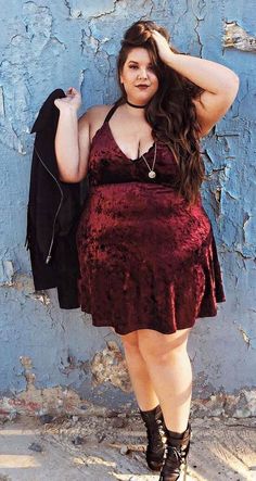 Plus Size Party Outfits For Winter - Society19 Plus Size Street Style, Crushed Velvet Dress, Plus Size Beauty, Plus Size Fashion For Women, Curvy Girl Outfits, Curvy Girl Fashion, Curvy Outfits, Dress Plus Size, Curvy Fashion