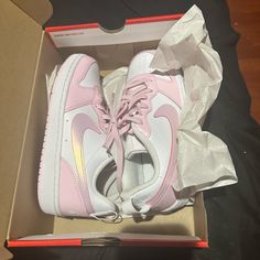 New In Its Box Dunk Laces, Nike Dunk Lows, Dunk Lows, Pink Sparkly, Nike Dunk, Nike Dunks, White Nikes, Nike Logo, New Shoes