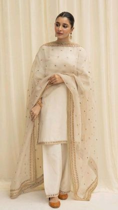 Simple Eid Outfits, Eid Outfit Ideas, Pakistani Women Dresses, Eid Outfit, Pakistani Fashion Casual, Pakistani Fashion Party Wear