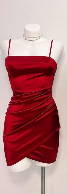 Cute Pleated Red Short Homecoming Dress Outfits For Women Bodycon Homecoming Dresses Bodycon, Black Lace Evening Dress, Red Lace Prom Dress, Prom Dress Pictures, Burgundy Homecoming Dresses, Bodycon Outfits, Cute Dresses For Party, Cocktail Night, Red Homecoming Dresses