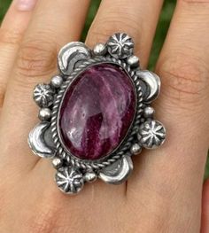 Navajo Sterling Silver Purple Spiny Oyster Adjustable Ring. Artist: C Yazzie Width: 1.75 inch by 1.4 inches Best Offers Accepted! Friendship Rings, Spiny Oyster, Adjustable Ring, Adjustable Rings, Sterling Silber, Promise Rings, Color Purple, Favorite Jewelry