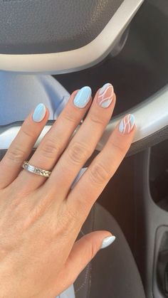 There's a new beauty trend taking over Instagram and it's absolutely stunning. Say hello to "quartz nails". Cute Nails Gel Polish, Beachy Gel Nails Short, Back To School Nails Short Acrylic, Must Have Nails, Cute Shellac Nails For Summer, Almond Shaped Nails Ideas, Vacation Nails Round, Spring Break Nail Ideas Blue, Nails For California