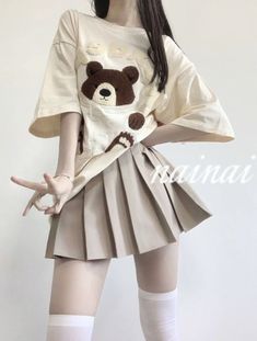 Oversized bear-themed t-shirt (size L) paired with a beige pleated skirt (size M) and thigh-high socks, for a cute and playful vibe. #KawaiiStyle #BearVibes #PleatedSkirt #CuteOutfit #OversizedTee Casual Kawaii Outfits, Cute Dress Outfits, Korean Casual Outfits, Dress Design Sketches, Mode Inspo, Live Show, Chic Clothes