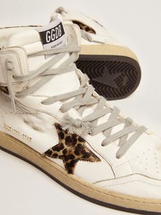 golden goose Leather Street Style, Black Leo, Golden Family, Spring Sneakers, Exclusive Sneakers, Golden Goose Sneakers, Shoe Inspo, Golden Goose Deluxe Brand, I Love Music