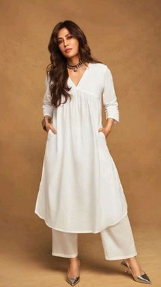 Stylish Kurtis Design, Trendy Outfits Indian, Kurta Pant Set, Simple Kurta Designs, Simple Kurti Designs, Kurti Designs Latest, Casual Indian Fashion, Long Kurti Designs, White Kurta