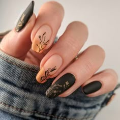 Hand Painted Nails Art, Dark Academia Nail Art, Dark Academia Nails Ideas, Nails Dark Academia, Dark Academia Nails, Academia Nails, Boho Nails, Hello Nails, Gold Nail