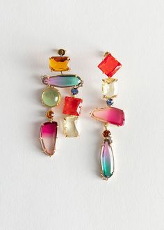 Colored Stones, Colorful Jewelry, Earrings Red, Hanging Earrings, Bijoux Diy, Jewelry Inspo, Fashion Story, Long Earrings, Cute Jewelry