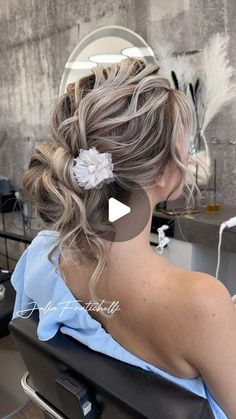 Julia Fratichelli Hair Education on Instagram: "Step by step tutorial of this voluminous low bun. Perfect style for a romantic bride. 

Hair piece @mylovelyblossom 🤍

#juliafratichelli #bridalhair #hairstyle #hairideas #hairtutorial #stepbystephair #hairfashion #bridalook #lowbun #bighair #haircoach #haireducation #haireducator" Romantic Low Bun Tutorial, Braided Updo Long Hair, Messy Bun Wedding, Low Bun Tutorials, Bridal Hair Tutorial, Messy Curly Bun, Gorgeous Wedding Makeup, Wedding Bun