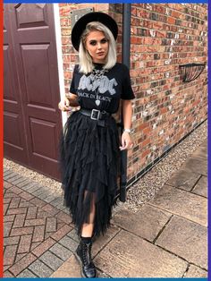 Tulle Skirt Outfits, Vampire Rockstar, Black Tulle Skirt Outfit, Salon Outfits, Skirt Outfits Ideas, Dramatic Romantic, Simple Glam, Black Tulle Skirt, Midi Outfits