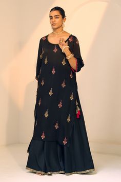 Black kurta with placement sequin, beads and thread embroidery in floral motifs. Paired with matching flared gharara. - Aza Fashions Black Kurta, Jayanti Reddy, Kurta Patterns, Rohit Bal, Tarun Tahiliani, Beaded Neckline, How To Hem Pants, Thread Embroidery, Floral Motifs