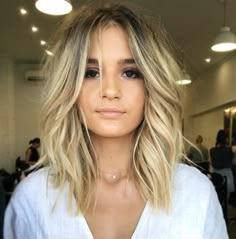 Blonde Balayage Mid Length, Messy Medium Hair, Medium Length Blonde Hair, Blond Balayage, Bangs With Medium Hair, Long Hair With Bangs, Short Hair With Bangs