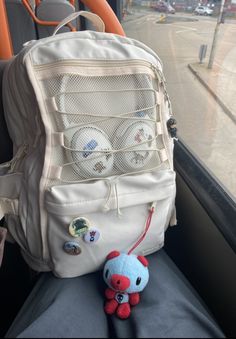 Backpack Inspo College, Y2k Backpack Aesthetic, Y2k School Backpack, Backpack Inspo School, College Backpack Aesthetic, Backpacks Aesthetic, Mochila Kpop, Y2k Backpack, Backpack Aesthetic