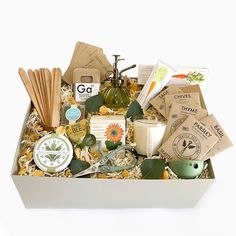 Let your garden grow gift box LargeSize  - ekuBOX Gardenparty Gift Basket, Gardening Christmas Gifts, Seed Saving Envelopes, Pine Nut Pesto, Best Gifts For Gardeners, Tomato Vine, Healing Dry Skin, Carrots Oil, Pine Nut