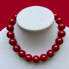 This unique necklace is made on strong stretch cord and is easily pulled on and off over the head. There is no clasp.  This stunning piece is meticulously handcrafted with CRANBERRY 20mm acrylic beads, strung on strong elastic for a comfortable fit. The knot is reinforced with jewelers glue, ensuring durability and longevity. With a variety of lengths to choose from, you can find the perfect fit for your style. Whether you're heading to a concert or a night out on the town, this necklace is the Big Beaded Necklace, Big Beads Necklace, Big Bead Necklace, Beads Choker Necklace, Large Bead Necklace, Beads Choker, Necklace Outfit, Chunky Bead Necklaces, Necklace Big