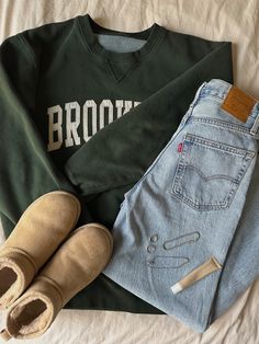 pumpkin patch outfit - outfit ideas - outfit inspo fall - uggs - ugg - ugg outfits Fall Uggs, Casual Dinner Outfit Fall, Ugg Outfits, Dinner Outfit Fall, Uggs Ugg, Ugg Ugg, Patch Outfit, Clothes Wishlist, Back To School Fits