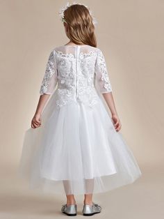 This flower girl dress is a true work of art, with its combination of lace, embroidery and tulle. Mid-length sleeves add a touch of sophistication to the outfit. Ever Pretty, Mid Length Sleeves, Princess Style, Lace Embroidery, Flower Girl Dress, Embroidered Lace, Girl Dress, Mid Length, Tulle Skirt