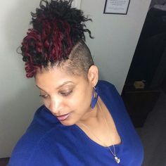 Crochet braids with shaved sides Hairstyles With Shaved Sides, Braids With Shaved Sides, Cabello Afro Natural, Crochet Hairstyles, Shaved Side Hairstyles, Shaved Hair Designs, Tapered Natural Hair, Natural Hair Cuts, Tapered Hair