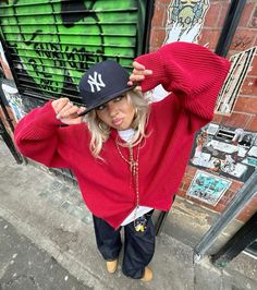 Winter Days Aesthetic, Rainy Fits, Winter Outfits Baggy, Fitted Cap Outfit, Casual Outfits Y2k, Winter Fits Streetwear, Baggy Street Style, Cardigan Street Style, Streetwear Fashion Winter