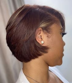 Short Brown Bob for Black Ladies Black Layered Bob Hairstyles, Very Short Bob Black Women, Bobs On Black Women Real Hair, Bob Hairstyles For Black Women, Curly Bobs, Tan Skin Blonde Hair