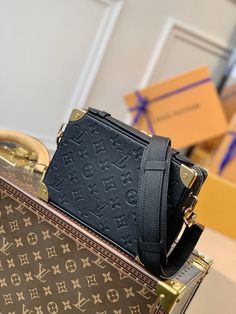 Size: 21.5cm*15.0cm*7.0cm It comes with Dust box, Care manual, Tag, and Paper bag. Color Dorado, Bosnia And Herzegovina, Caribbean Netherlands, Cambodia, Croatia, Monaco, Louis Vuitton Monogram, Paper Bag, Clutch Bag