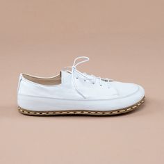 Introducing the Women's White Barefoot Sneakers a 100% handmade, all-natural shoe perfect for those seeking comfort, style, and functionality. These sneakers come in a wide range of sizes, with a natural leather upper, lining, and a water buffalo leather sole. They feature a "zero-drop" non-elevated heel for proper posture and a wider toe box, allowing your toes to spread and relax. The sneakers are hand-stitched and feature 100% copper rivet conductors that are hand-hammered through the sole. T Barefoot Sandals Women, Zero Drop Shoes, Man Cafe, Barefoot Boots, Brown Slippers, Black Boots Men, Minimalist Shoes, Water Buffalo, White Sneakers Women