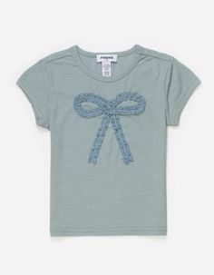 Vintage Tshirts Aesthetic, Cute Christian Tshirts, Bow Tee Shirt, Cute Clothes Preppy, Cute Clothing Items, Popular Clothes, Bow Graphic, Wwe T Shirts, Flannel Sweatshirt