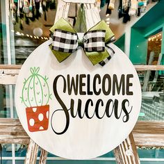 Welcome Succas: Round Design & Swappable Design - Paisley Grace Makery Succulent Design, Silhouette Cameo Crafts, Disc Design, Lazy Susans, Lazy Susan, Round Design, Touch Of Class, Diy Kit, Wood Design