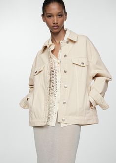 Oversize denim jacket Jeans Jacket Oversized, Jean Oversize, Oversize Denim Jacket, Jean Beige, Off White Jacket, Style Oversize, Oversized Jean Jacket, Oversized Jeans, Sportswear Fashion