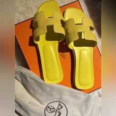 Brand New - Hermes Oran Flat Sandal Lime Epsom Leather Size 39 - Giftable. Comes With Box, Dust Bags Designer Yellow Sandals For Beach, Designer Yellow Sandals For The Beach, Push Presents, Hermes Shoes, Hermes Oran, Hermes Paris, Flat Sandals, Women's Shoes Sandals, New Color