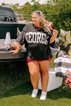 Georgia Oversized Short Sleeve Sweatshirt Georgia Football Outfit, Cute Georgia Bulldog Shirts, Georgia Bulldawgs Shirts, Georgia Sweatshirt, Georgia Tshirt, Short Sleeve Sweatshirt, Babydoll Tank, Sweatshirt Short Sleeve, Loose Sleeves