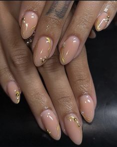 Structured Gel Manicure Designs Short, Short Gold Nails Ideas, Short Gold Nail Designs, Short Nail Designs Gold, Gold Nail Designs Almond, Classy Chic Nails, Short Professional Nails, Nails With Gold Design, Tapered Square Nails Design