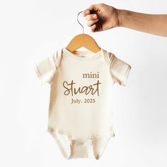 Custom Baby Announcement Bodysuit, Gifts For Expecting Parents, Pregnancy Announcement to Dad, Pregnant Announcement, Expecting Parents Pregnant Announcement, Custom Baby, Pregnancy Announcement, Small Gifts