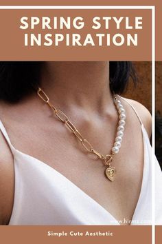 This simple Perla Cayos layered necklace is truly unique and elegant. A slim charm with pearl and gold chain design that adds an edge to your gorgeous look. Layer it, or wear it alone, either way it’s a win. #fallnecklaces #necklaceforher #necklacestyles #prettynecklaces #layerdnecklace Street Style Bags, Gold Chain Design, Style Inspiration Spring, Your Gorgeous, Gold Pearl Necklace, Pretty Necklaces