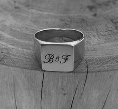 Signet ring,made of 14 karat gold plated brass or Sterling silver. Modern classic design that fits both men and women. Please let us know what letters you want to engrave at checkout. Men Signet Ring, Ring Initial, Gift Husband, Gift Boyfriend, Engraved Ring, Gift Girlfriend, Initial Ring, Unisex Ring, Personalized Rings