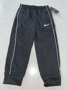 Nike Boys Athletic Jogger Pants Black & White Size 4 NWT. Condition is New with tags. Shipped with USPS First Class Mail. Smoke Free Home. Street Wear Pants Men, White Joggers Outfit, Masc Outfits, University Outfit, Hype Clothing, Trendy Boy Outfits, Nike Boys, Joggers Outfit, Nike Joggers