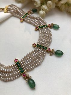 Inexpensive Jewelry, Gold Jewellry, Antique Jewellery Designs, Pearl Jewelry Design, Happy Mood, Jewelry Set Design, Pearl Necklace Designs, Stone Jewellery, Beaded Necklace Designs