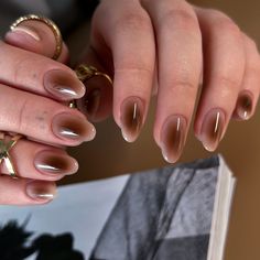 Airbrush Brown Nails, Fall Nails Airbrush, Airbrush Fall Nails, Nude Airbrush Nails, Cute Brown Nail Designs, Airbrush Short Nails, Brown Airbrush Nails, Fall Airbrush Nails, Cool Almond Nails Designs