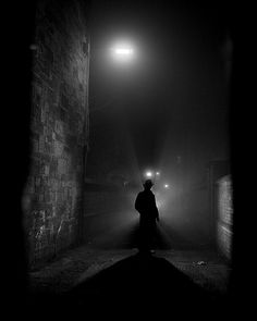 Alone In The Dark, Robert Doisneau, Black And White Film, The Fog, Chiaroscuro